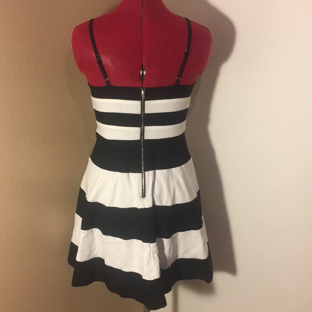 Harper Black and White Dress - Picture 5 of 6